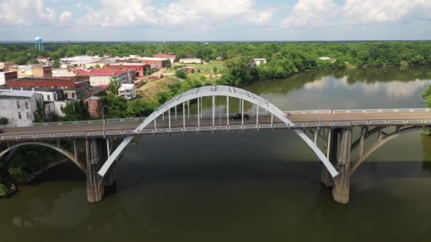 Edmund Pettus Bridge Selma Alabama Drone Video Moving Sideways — Stok video