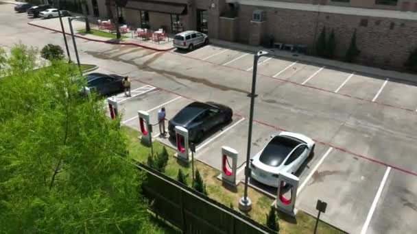 Establishing Shot Tesla Supercharger Station Model Electric Vehicles Recharging Battery — Video Stock