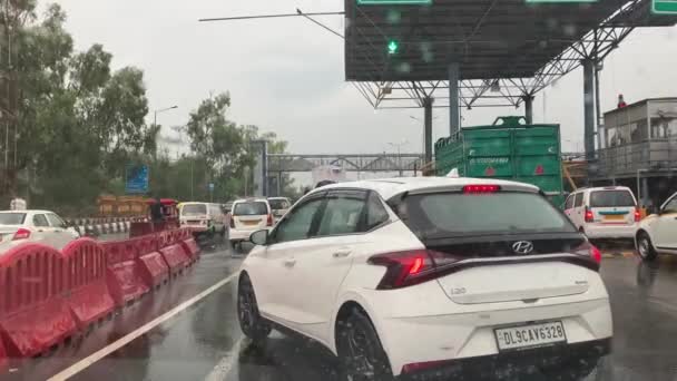 Traffic Moves Slow Rain Toll Gate — Αρχείο Βίντεο