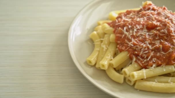 Rigatoni Pasta Mit Schweinefleisch Bolognese Sauce Italienische Küche — Stockvideo