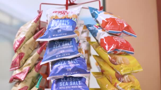 Boulder Lay Potato Chips Sale Local Convenience Store Tilt Shot — Stock Video