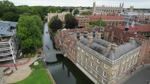 Mathematical Bridge Cambridge City Drone Aerial View Footage — Stockvideo