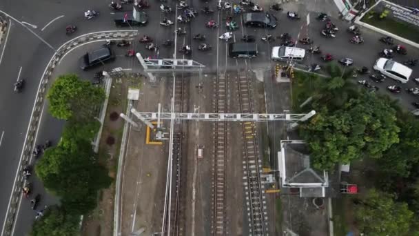 Aerial View Heavy Traffic Passing Railroad Crossing Adjacent Yogyakarta Lempuyangan — Stock videók