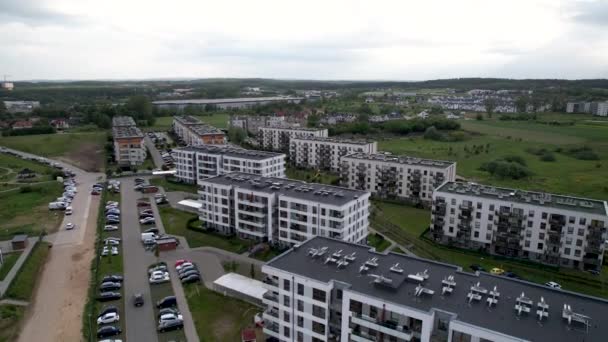 Contemporanei Condomini Con Parcheggio Danzica Polonia Drone Aereo Scendere — Video Stock