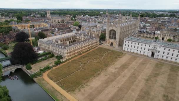 Cambridge City People Punning River Cam Summer 2022 England Drone — стоковое видео