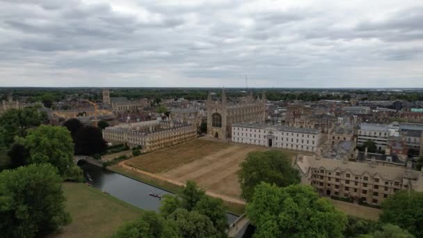 Cambridge City Centre England Pan Drone Aerial View Footage Summer — Stockvideo