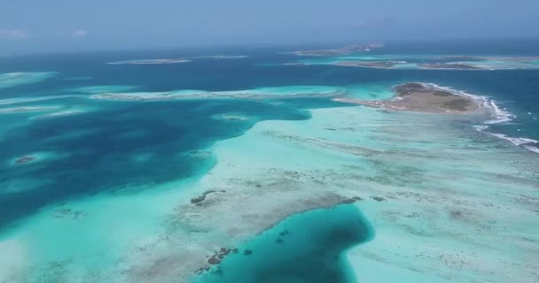 Stunning Aerial Landscape Pan Left Coral Reef Barrier Los Roques — Stok video