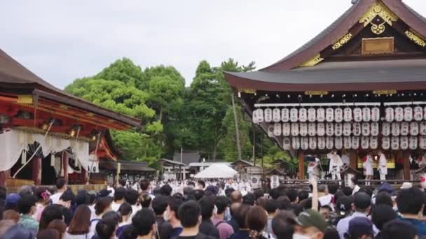 Crowds People Gather Opening Gion Matsuri Festival — Stock video