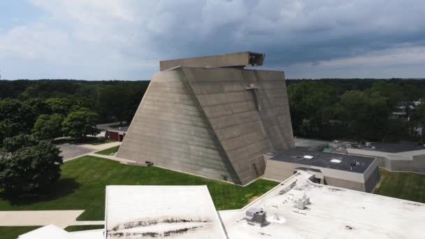 Pedestal Motion Downwards Angled Look Brutalist Icon Saint Francis Church — Video Stock