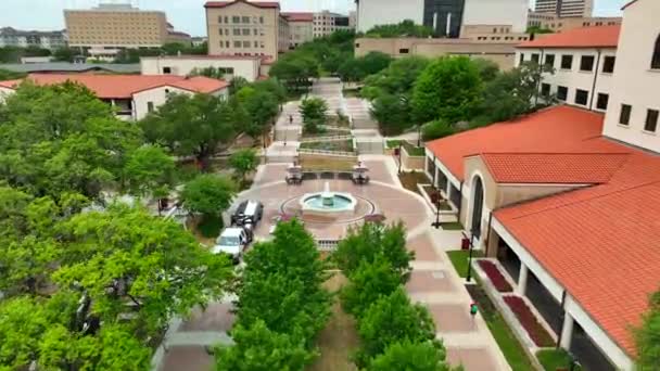 Aerial Shot Texas State University Campus Beautiful College Buildings Fountain — Stockvideo