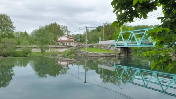 Left Slide Shot River Opening Turquoise Iron Bridge Tree Foreground — 비디오