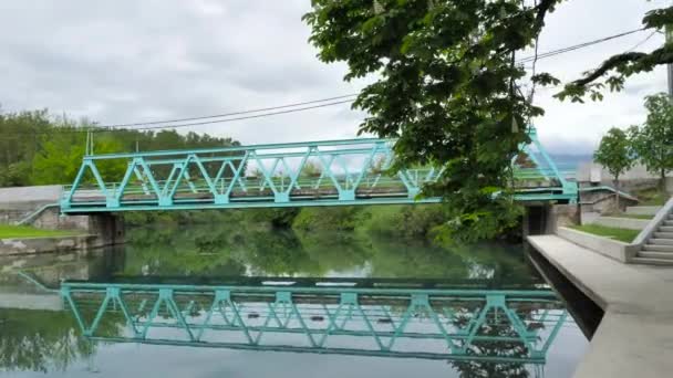 Turquoise Iron Bridge Walking Shot Tree Foreground Fps Shot — Video