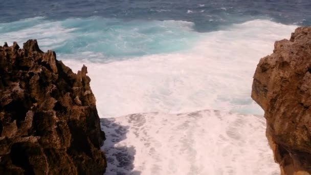 Breathtaking Geological Formations Nusa Penida Angel Billabong Bali Coastline Drone — Vídeo de Stock