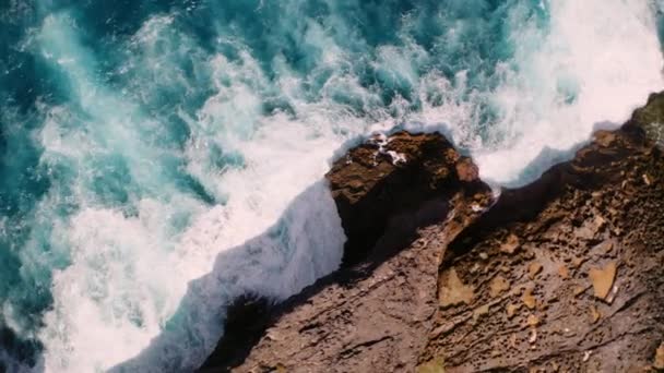 Breathtaking Ocean Formations Nusa Penida Bali Coastline Drone — Vídeo de Stock