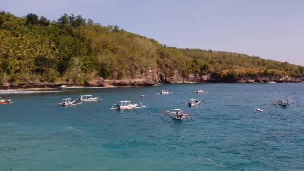 Traditional Balinese Jukung Boats Anchored Crystal Bay Nusa Penida — Stock video