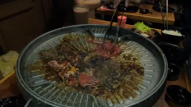 Close People Hand Cooking Meat Korean Barbecue Restaurant — Wideo stockowe