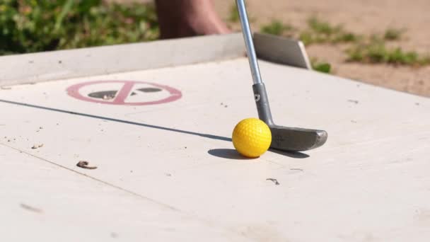 Playing Mini Golf Cinematic View Golf Ball Club Artificial Ground — Vídeos de Stock