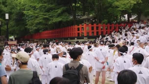 Japanese Men Festival Clothes Prepare Gion Matsuri Parade Yasaka Shrine — Stockvideo