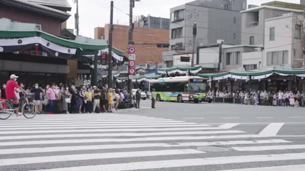 Gion Shijo Dori Street Lined People Attending Gion Matsuri — Stock video