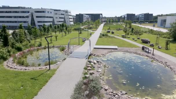Lush Greenery Ecopark University Gdansk View New Buildings Faculty Biology — Vídeo de Stock