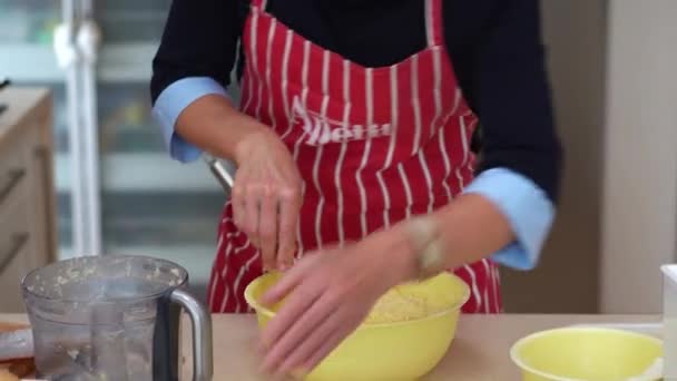 Adding Egg Batter While Mixing Spatula Close — Vídeo de stock