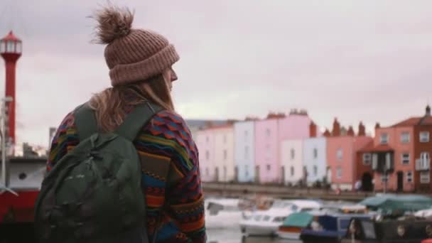 Woman Bristol Standing Docks Looking Boats — Vídeos de Stock