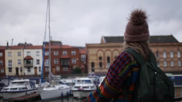 Woman Standing Harbour Bristol Looking Boats — Vídeos de Stock