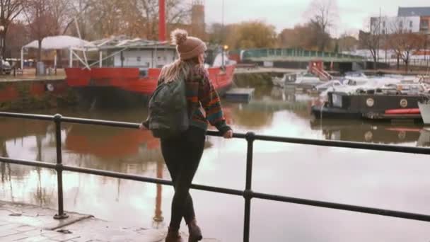 Woman Bristol Looking Docked Boats Port — Vídeos de Stock