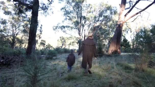 Bushman His Son Walk Bush Cold Morning Australian High Country — Vídeo de Stock