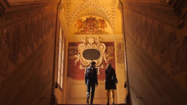 Low Angle Shot Archiginnasio Stairs Leading Interior Bologna Italy View — Stockvideo
