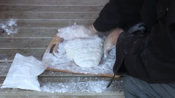 Close Bushmans Hands Creates Damper Flour — Vídeo de Stock