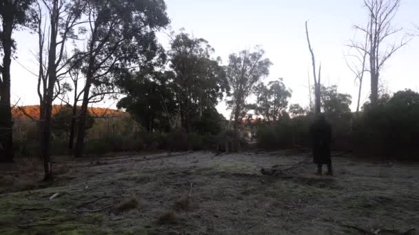 Bushman Stockman Jacket Walks Accross Frosty Landscape Australian High Country — Stock video