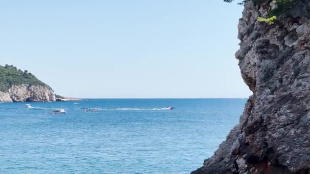 Tourists Kayaking Sea Old Town Dubrovnik Croatia — Vídeo de Stock