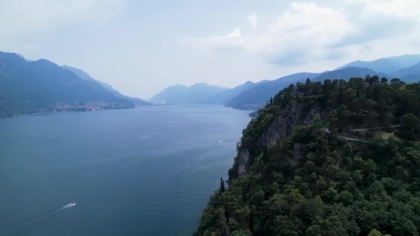 Aerial View Speedboat Going Lake Como Dolly Left Green Hilltop — Video