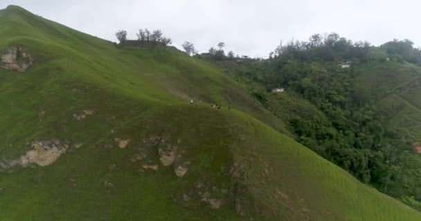 People Enjoy High Mountain View Sit Top Aerial Turn Jarillo — Stock video