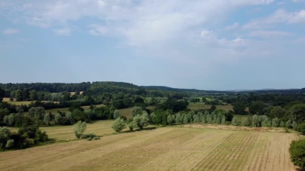 Drone Voló Sobre Una Granja Campos Wilton Inglaterra Verano — Vídeo de stock