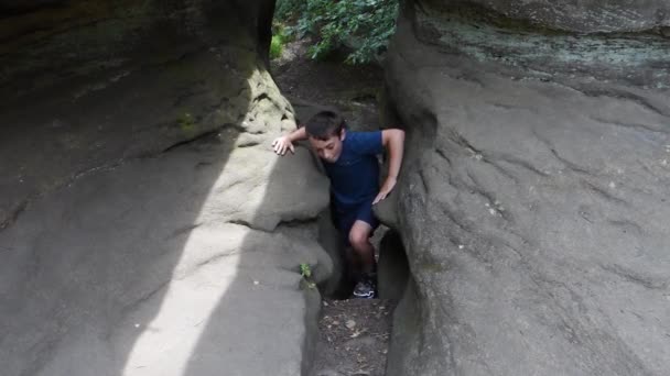 Young Boy Climbing Jumping Rocks Brimham Rocks Once Known Brimham — Vídeo de stock
