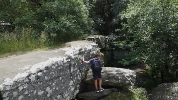 Young Boy Climbing Jumping Rocks Brimham Rocks Once Known Brimham — Stok video