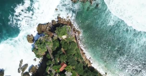 Nsansız Hava Aracı Timang Mercan Adası Yogyakarta Endonezya Nın Kayalıklarına — Stok video