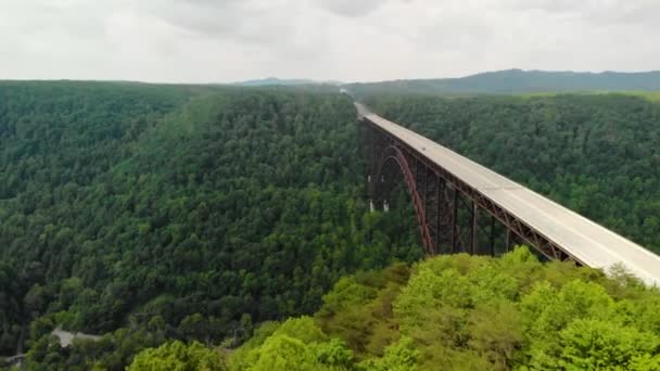 Parallax Aerial Drone Shot Trees New River Gorge Bridge Fayetteville — Stok video