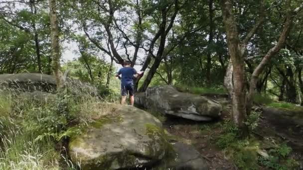 Young Boy Climbing Jumping Rocks Brimham Rocks Once Known Brimham — Vídeo de Stock