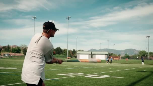 Medium Shot Professional Male Baseball Player Practices Tossing Ball Air — Αρχείο Βίντεο
