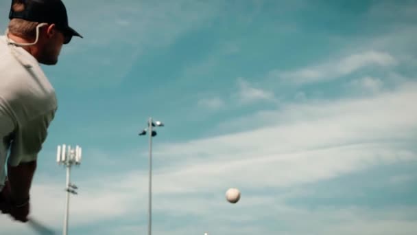 Close Shot Professional Male Baseball Player Practices Tossing Ball Air — ストック動画