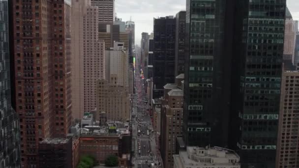 Vista Aerea Sulla 7Th Avenue Verso Times Square Nella Nuvolosa — Video Stock
