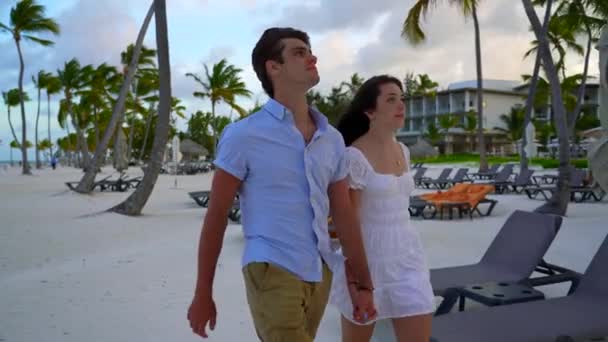 Boyfriend Girlfriend Dating Couple Takes Walk White Sandy Beach Private — Stock Video