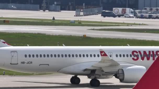 Swiss International Air Lines Avion Mouvement Sur Piste Aéroport Zurich — Video