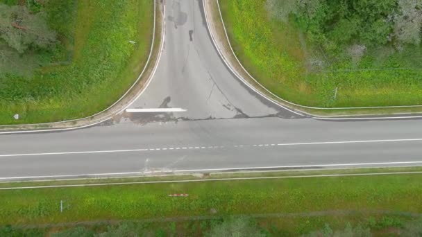 Vista Aérea Estrada Asfalto Rural Com Uma Bela Paisagem Imagens — Vídeo de Stock