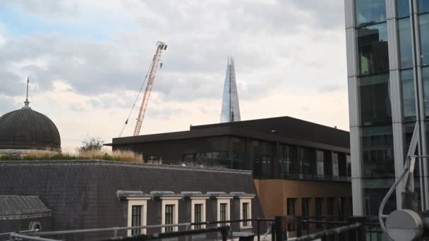 Vliegtuigen Die Avonds Shard Vliegen Londen Verenigd Koninkrijk — Stockvideo