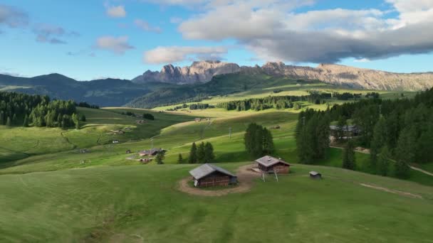 Aerial View Seiser Alm Valley Traditional Wooden Mountain Huts Dolomites — Video Stock