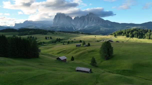 Aerial View Seiser Alm Valley Traditional Wooden Mountain Huts Dolomites — 비디오